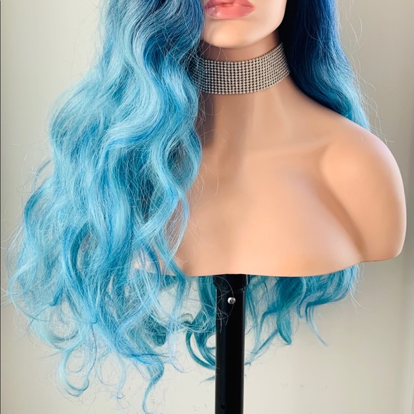 A Very Pretty 28” Blue Lace Front Synthetic Wig - Picture 2 of 11